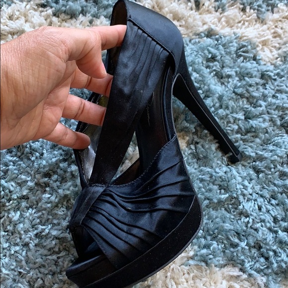 Jessica Simpson heels - Picture 2 of 5